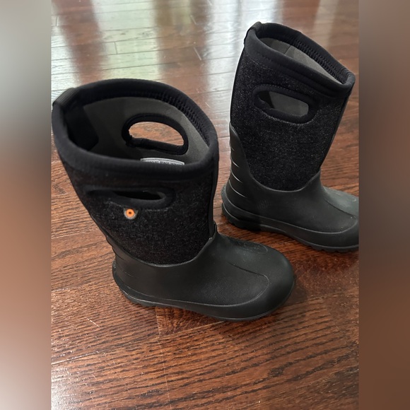 Kids BOGS Black Boots - Picture 1 of 3